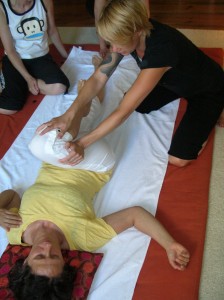 Thai-Yoga-Massage Shiatsu Workshop Rückenlage Beine